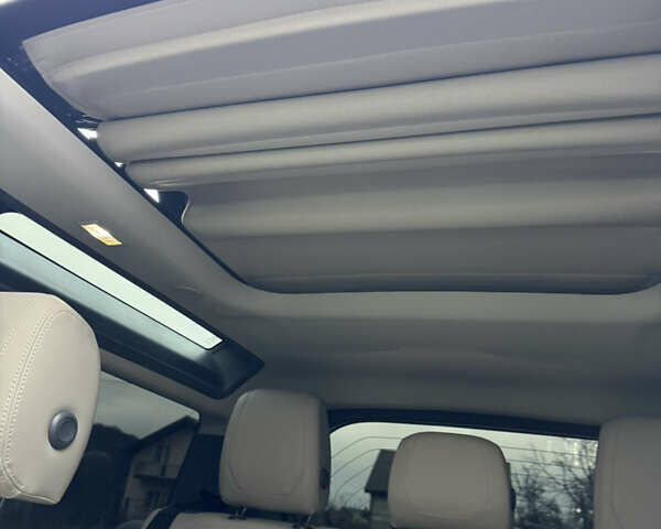 Белый Ленд Ровер Дефендер, объемом двигателя 2 л и пробегом 93 тыс. км за 58000 $, фото 1 на Automoto.ua