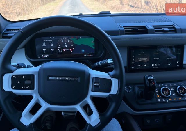 Белый Ленд Ровер Дефендер, объемом двигателя 3 л и пробегом 112 тыс. км за 66000 $, фото 14 на Automoto.ua