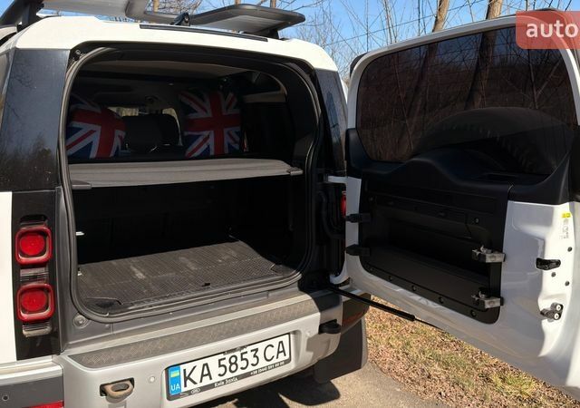 Белый Ленд Ровер Дефендер, объемом двигателя 3 л и пробегом 112 тыс. км за 66000 $, фото 7 на Automoto.ua