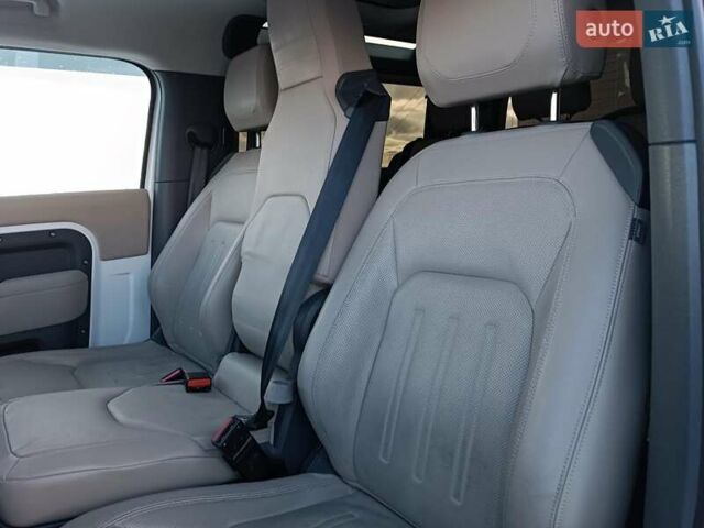 Белый Ленд Ровер Дефендер, объемом двигателя 2 л и пробегом 96 тыс. км за 58650 $, фото 32 на Automoto.ua