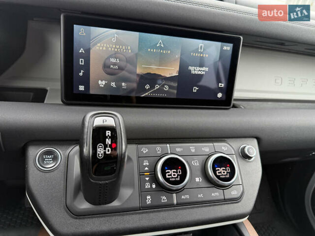 Белый Ленд Ровер Дефендер, объемом двигателя 3 л и пробегом 134 тыс. км за 64200 $, фото 8 на Automoto.ua