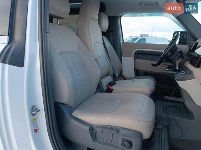 Белый Ленд Ровер Дефендер, объемом двигателя 2 л и пробегом 96 тыс. км за 58650 $, фото 39 на Automoto.ua