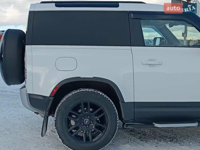 Белый Ленд Ровер Дефендер, объемом двигателя 2 л и пробегом 96 тыс. км за 58650 $, фото 12 на Automoto.ua