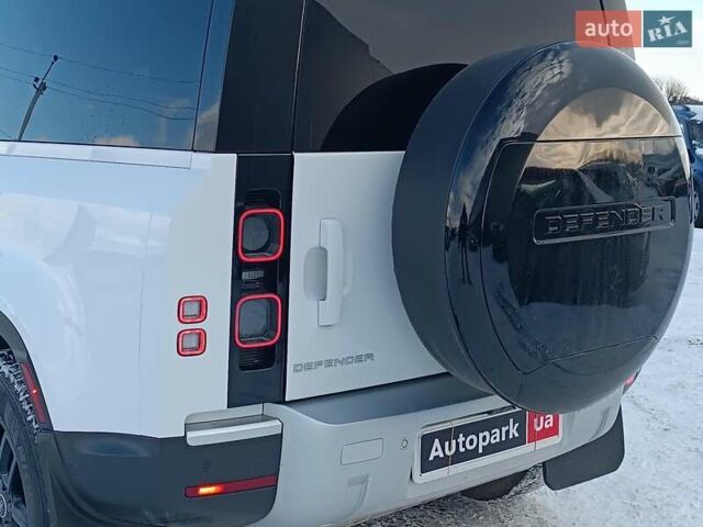 Белый Ленд Ровер Дефендер, объемом двигателя 2 л и пробегом 96 тыс. км за 58650 $, фото 8 на Automoto.ua