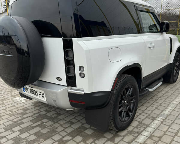 Белый Ленд Ровер Дефендер, объемом двигателя 2 л и пробегом 101 тыс. км за 54800 $, фото 2 на Automoto.ua