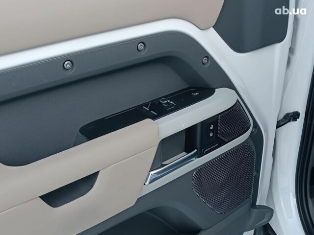 Білий Ленд Ровер Дефендер, об'ємом двигуна 2 л та пробігом 96 тис. км за 58650 $, фото 17 на Automoto.ua