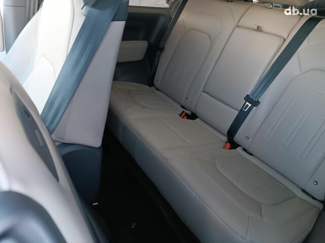 Білий Ленд Ровер Дефендер, об'ємом двигуна 2 л та пробігом 96 тис. км за 58650 $, фото 34 на Automoto.ua