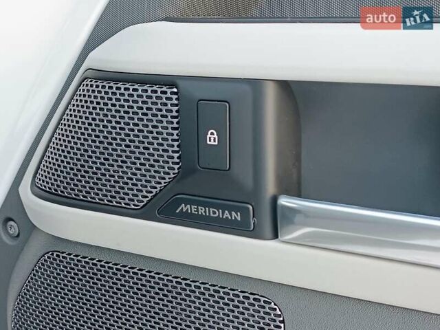 Белый Ленд Ровер Дефендер, объемом двигателя 2 л и пробегом 96 тыс. км за 58650 $, фото 37 на Automoto.ua