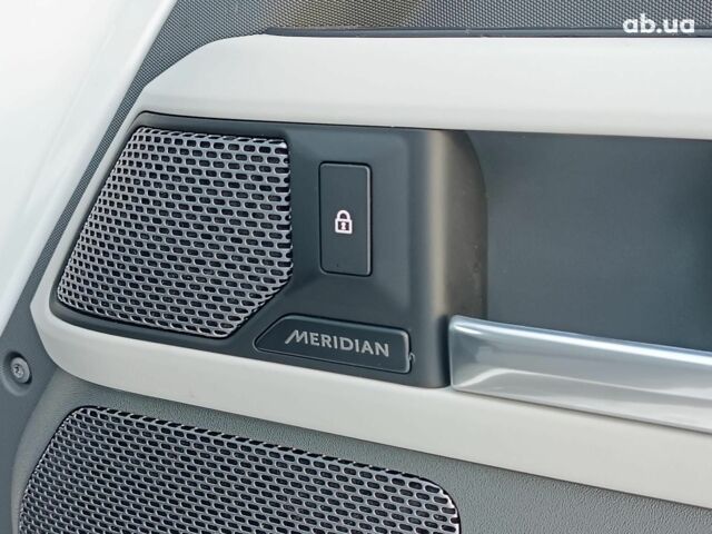 Білий Ленд Ровер Дефендер, об'ємом двигуна 2 л та пробігом 96 тис. км за 58650 $, фото 37 на Automoto.ua