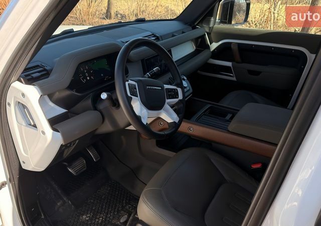 Белый Ленд Ровер Дефендер, объемом двигателя 3 л и пробегом 112 тыс. км за 66000 $, фото 5 на Automoto.ua