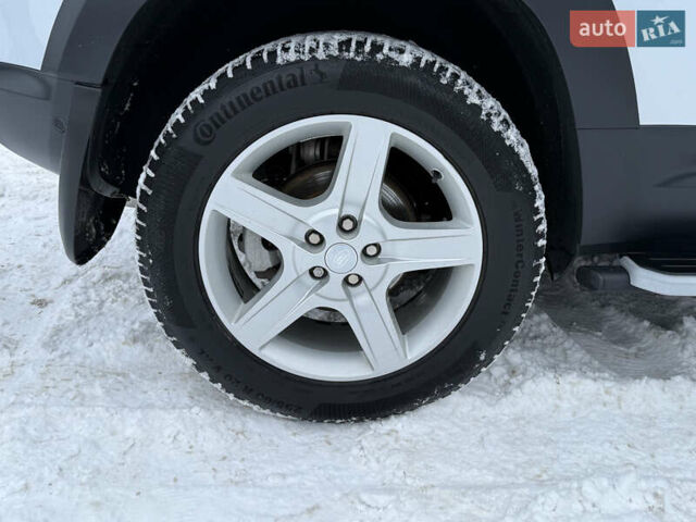 Белый Ленд Ровер Дефендер, объемом двигателя 3 л и пробегом 134 тыс. км за 64200 $, фото 11 на Automoto.ua