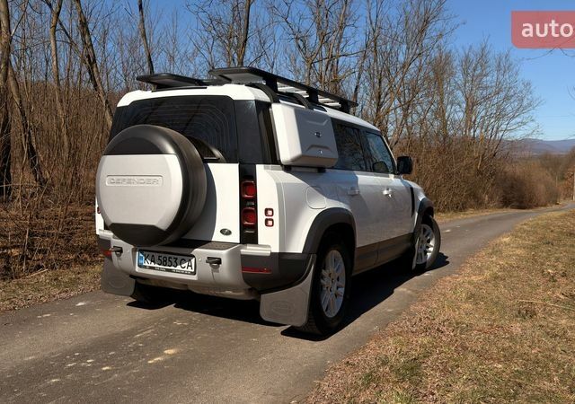 Белый Ленд Ровер Дефендер, объемом двигателя 3 л и пробегом 112 тыс. км за 66000 $, фото 3 на Automoto.ua