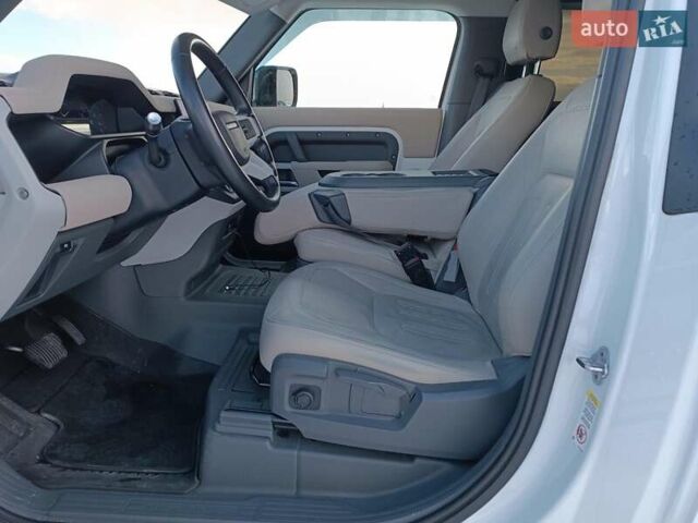 Белый Ленд Ровер Дефендер, объемом двигателя 2 л и пробегом 96 тыс. км за 58650 $, фото 20 на Automoto.ua