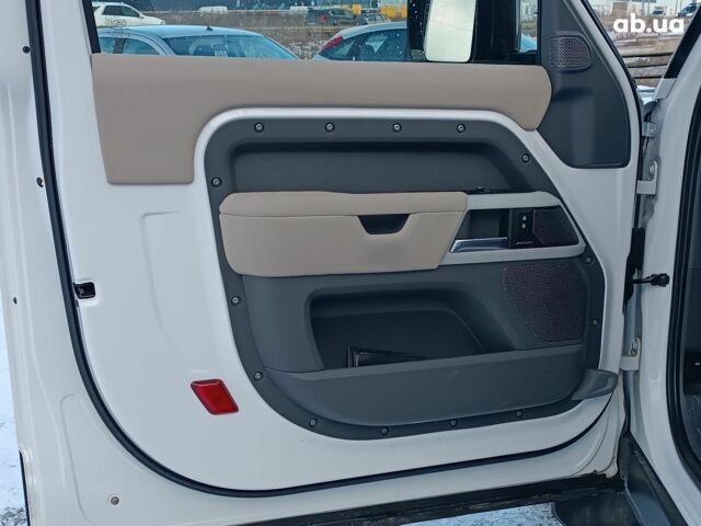 Білий Ленд Ровер Дефендер, об'ємом двигуна 2 л та пробігом 96 тис. км за 58650 $, фото 16 на Automoto.ua