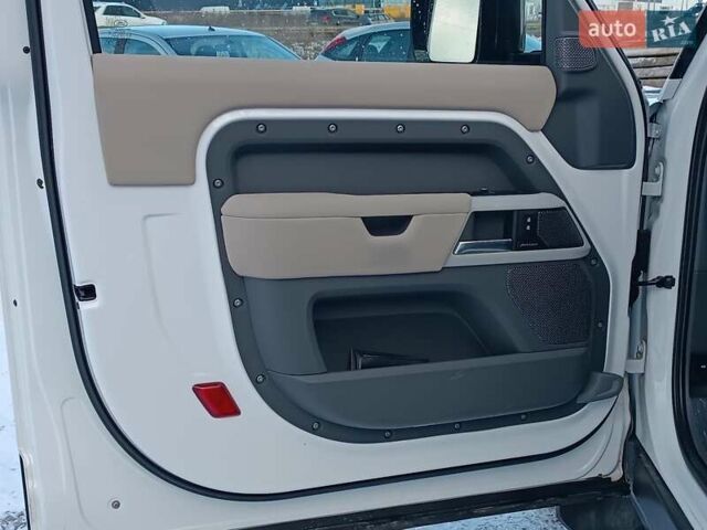 Белый Ленд Ровер Дефендер, объемом двигателя 2 л и пробегом 96 тыс. км за 58650 $, фото 16 на Automoto.ua