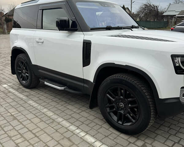 Белый Ленд Ровер Дефендер, объемом двигателя 2 л и пробегом 101 тыс. км за 54800 $, фото 5 на Automoto.ua