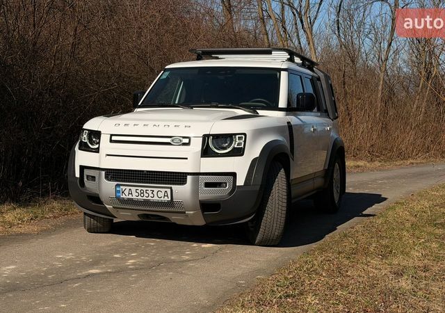 Белый Ленд Ровер Дефендер, объемом двигателя 3 л и пробегом 112 тыс. км за 66000 $, фото 1 на Automoto.ua