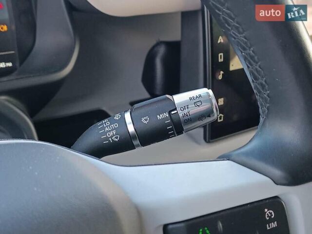 Белый Ленд Ровер Дефендер, объемом двигателя 2 л и пробегом 96 тыс. км за 58650 $, фото 24 на Automoto.ua