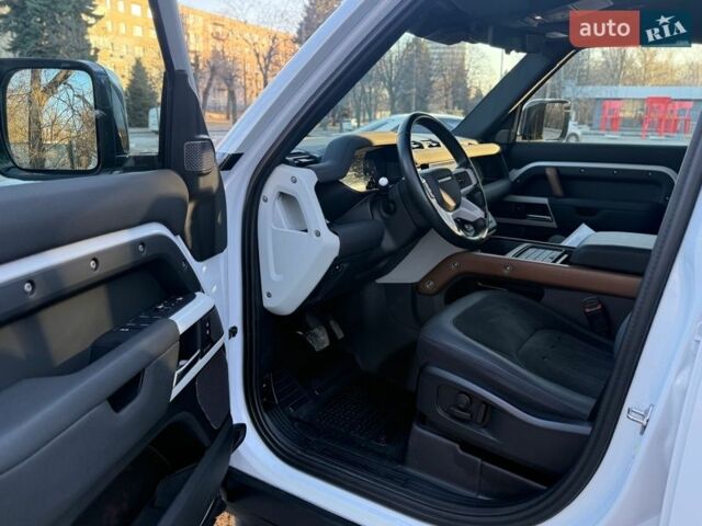 Белый Ленд Ровер Дефендер, объемом двигателя 3 л и пробегом 143 тыс. км за 62000 $, фото 13 на Automoto.ua