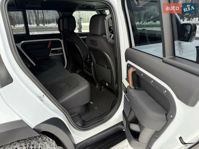 Белый Ленд Ровер Дефендер, объемом двигателя 3 л и пробегом 143 тыс. км за 64200 $, фото 23 на Automoto.ua