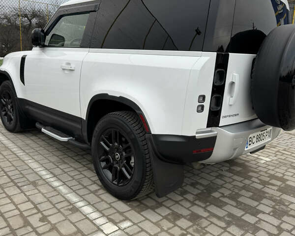 Белый Ленд Ровер Дефендер, объемом двигателя 2 л и пробегом 93 тыс. км за 58000 $, фото 6 на Automoto.ua