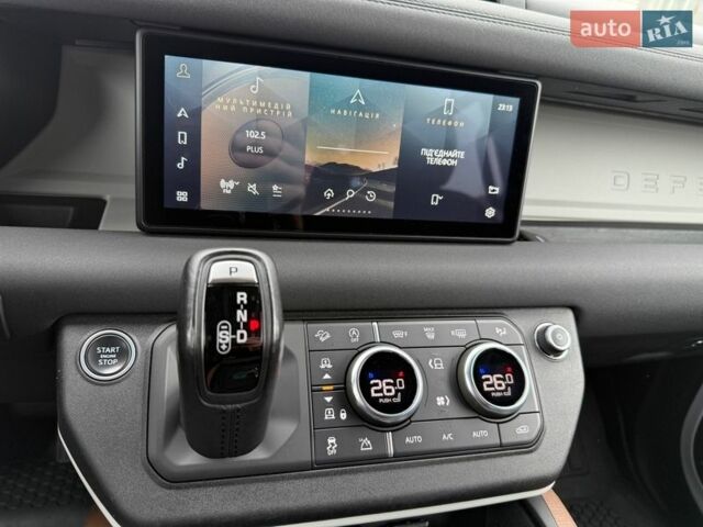 Белый Ленд Ровер Дефендер, объемом двигателя 3 л и пробегом 143 тыс. км за 62000 $, фото 7 на Automoto.ua