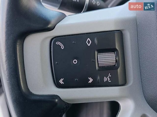 Белый Ленд Ровер Дефендер, объемом двигателя 2 л и пробегом 96 тыс. км за 58650 $, фото 22 на Automoto.ua