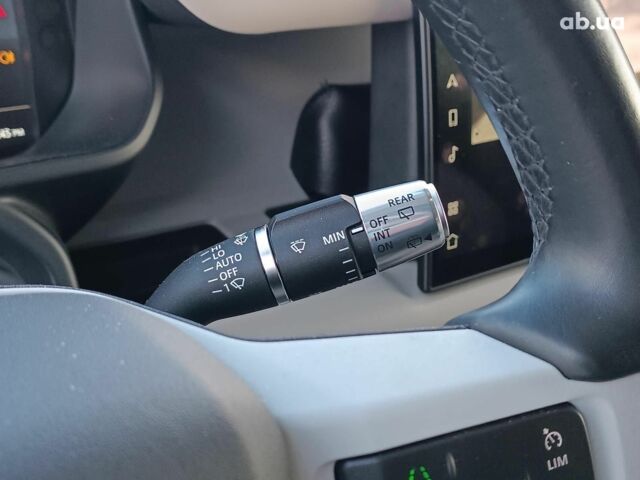 Білий Ленд Ровер Дефендер, об'ємом двигуна 2 л та пробігом 96 тис. км за 58650 $, фото 24 на Automoto.ua