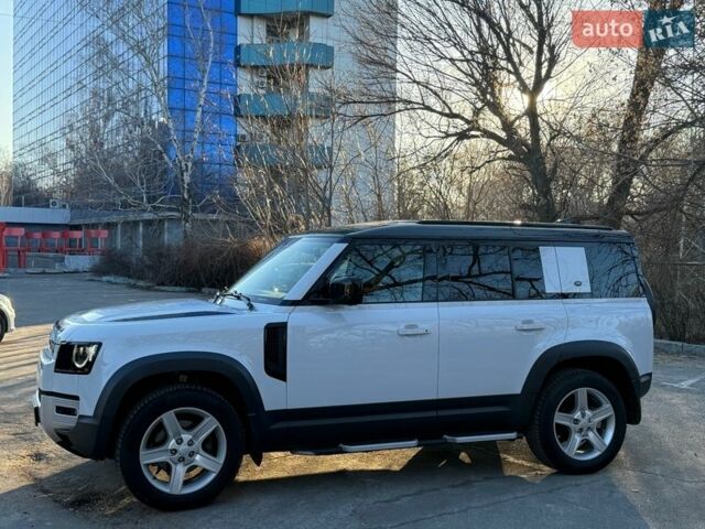 Белый Ленд Ровер Дефендер, объемом двигателя 3 л и пробегом 143 тыс. км за 62000 $, фото 5 на Automoto.ua