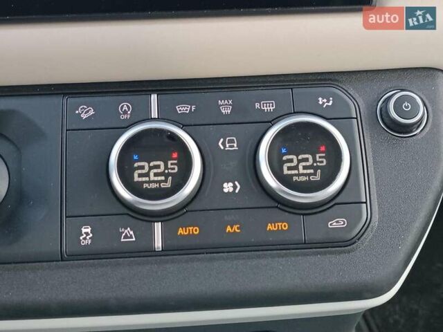 Белый Ленд Ровер Дефендер, объемом двигателя 2 л и пробегом 96 тыс. км за 58650 $, фото 26 на Automoto.ua