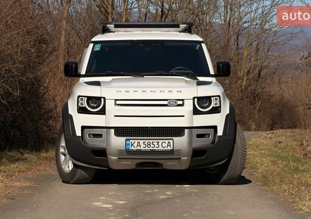 Белый Ленд Ровер Дефендер, объемом двигателя 3 л и пробегом 112 тыс. км за 66000 $, фото 2 на Automoto.ua