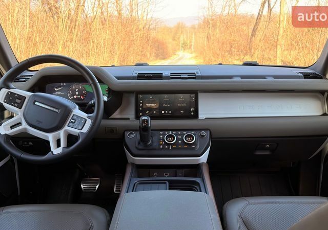 Белый Ленд Ровер Дефендер, объемом двигателя 3 л и пробегом 112 тыс. км за 66000 $, фото 9 на Automoto.ua