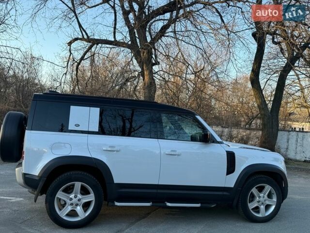 Белый Ленд Ровер Дефендер, объемом двигателя 3 л и пробегом 143 тыс. км за 62000 $, фото 2 на Automoto.ua