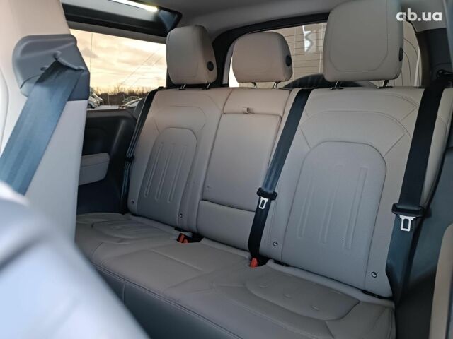 Білий Ленд Ровер Дефендер, об'ємом двигуна 2 л та пробігом 96 тис. км за 58650 $, фото 33 на Automoto.ua