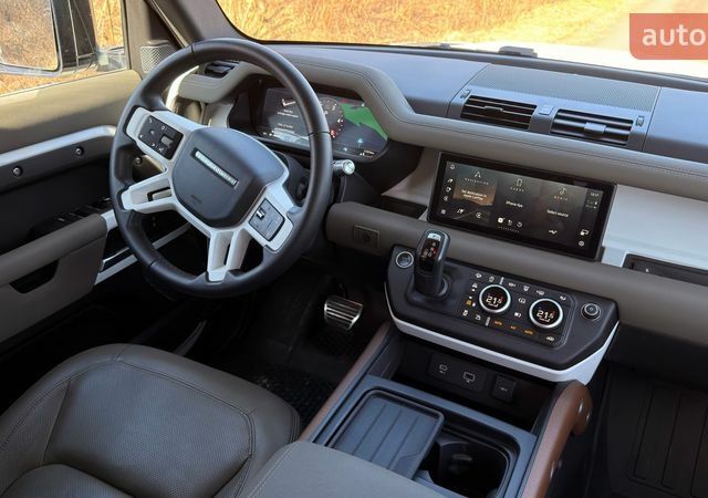 Белый Ленд Ровер Дефендер, объемом двигателя 3 л и пробегом 112 тыс. км за 66000 $, фото 10 на Automoto.ua