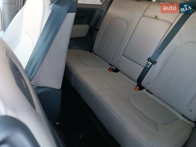 Белый Ленд Ровер Дефендер, объемом двигателя 2 л и пробегом 96 тыс. км за 58650 $, фото 34 на Automoto.ua