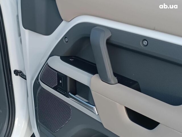 Білий Ленд Ровер Дефендер, об'ємом двигуна 2 л та пробігом 96 тис. км за 58650 $, фото 36 на Automoto.ua