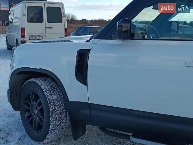 Белый Ленд Ровер Дефендер, объемом двигателя 2 л и пробегом 96 тыс. км за 58650 $, фото 6 на Automoto.ua