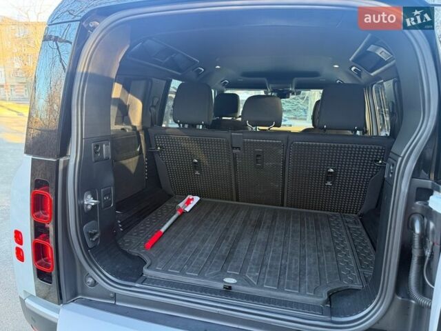 Белый Ленд Ровер Дефендер, объемом двигателя 3 л и пробегом 143 тыс. км за 62000 $, фото 16 на Automoto.ua