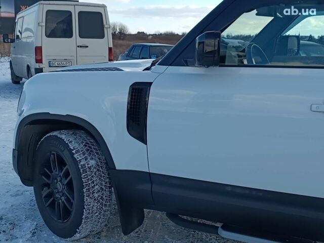 Білий Ленд Ровер Дефендер, об'ємом двигуна 2 л та пробігом 96 тис. км за 58650 $, фото 6 на Automoto.ua