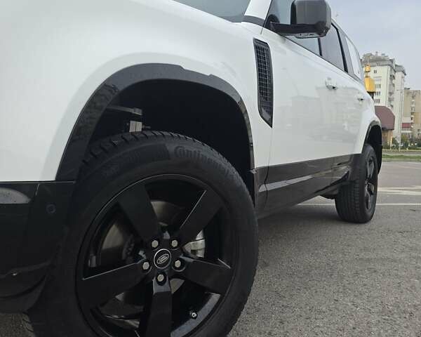 Білий Ленд Ровер Дефендер, об'ємом двигуна 3 л та пробігом 55 тис. км за 77111 $, фото 20 на Automoto.ua