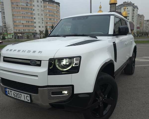 Білий Ленд Ровер Дефендер, об'ємом двигуна 3 л та пробігом 55 тис. км за 77111 $, фото 71 на Automoto.ua