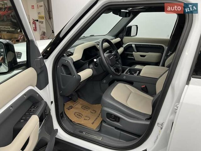 Белый Ленд Ровер Дефендер, объемом двигателя 3 л и пробегом 90 тыс. км за 71548 $, фото 6 на Automoto.ua