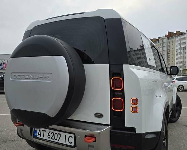 Білий Ленд Ровер Дефендер, об'ємом двигуна 3 л та пробігом 55 тис. км за 77111 $, фото 8 на Automoto.ua