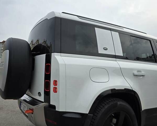 Білий Ленд Ровер Дефендер, об'ємом двигуна 3 л та пробігом 55 тис. км за 77111 $, фото 7 на Automoto.ua