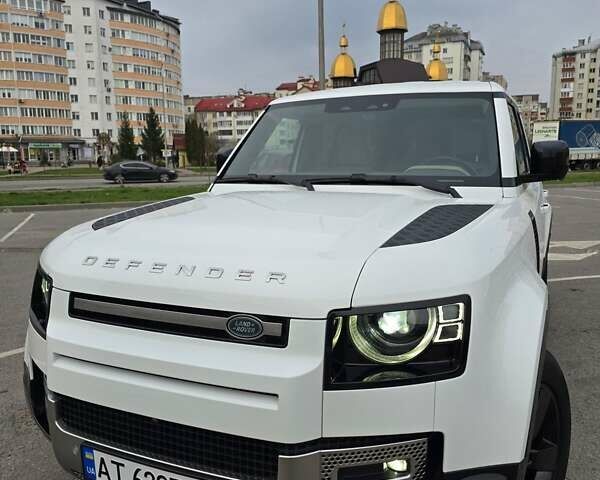 Білий Ленд Ровер Дефендер, об'ємом двигуна 3 л та пробігом 55 тис. км за 77111 $, фото 17 на Automoto.ua