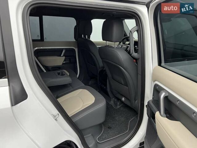 Белый Ленд Ровер Дефендер, объемом двигателя 3 л и пробегом 90 тыс. км за 71548 $, фото 16 на Automoto.ua