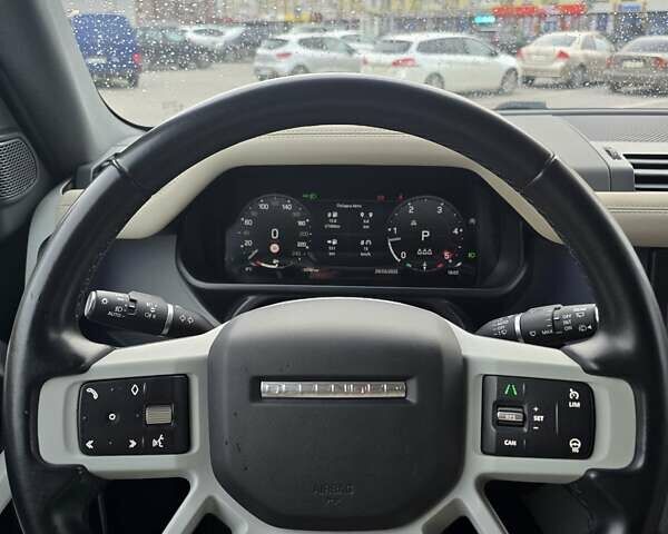 Білий Ленд Ровер Дефендер, об'ємом двигуна 3 л та пробігом 55 тис. км за 77111 $, фото 31 на Automoto.ua