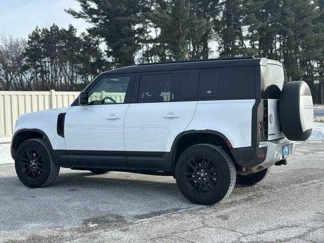 Белый Ленд Ровер Дефендер, объемом двигателя 2 л и пробегом 21 тыс. км за 36900 $, фото 1 на Automoto.ua