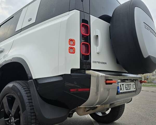 Білий Ленд Ровер Дефендер, об'ємом двигуна 3 л та пробігом 55 тис. км за 77111 $, фото 56 на Automoto.ua